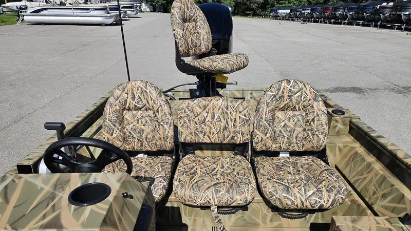 Slide: The Image of Lowe ROUGHNECK 1860 SC 2026 - 15