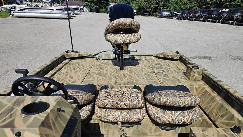 Slide: The Image of Lowe ROUGHNECK 1860 SC 2026 - 16