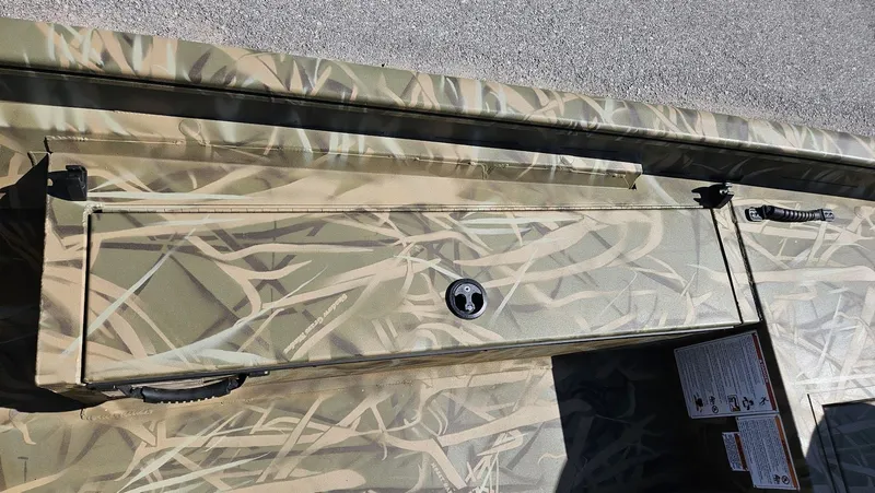 Slide: The Image of Lowe ROUGHNECK 1860 SC 2026 - 17