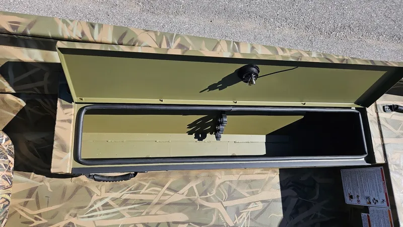 Slide: The Image of Lowe ROUGHNECK 1860 SC 2026 - 18