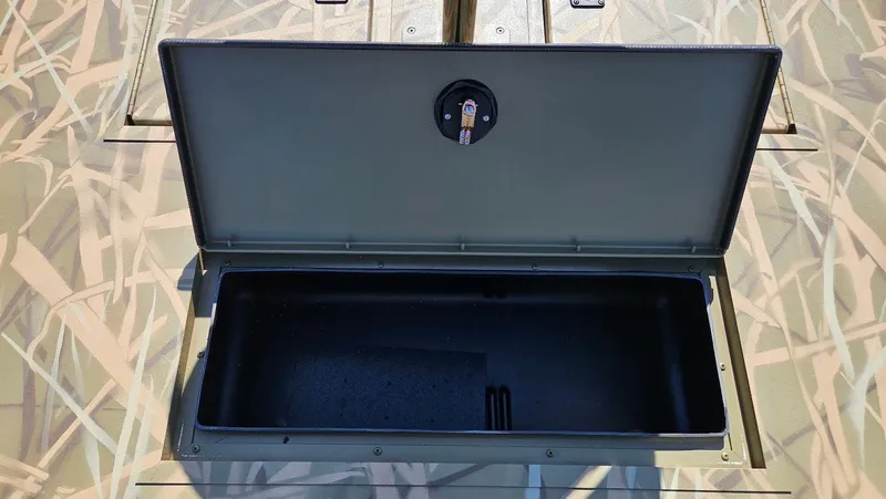 Slide: The Image of Lowe ROUGHNECK 1860 SC 2026 - 21