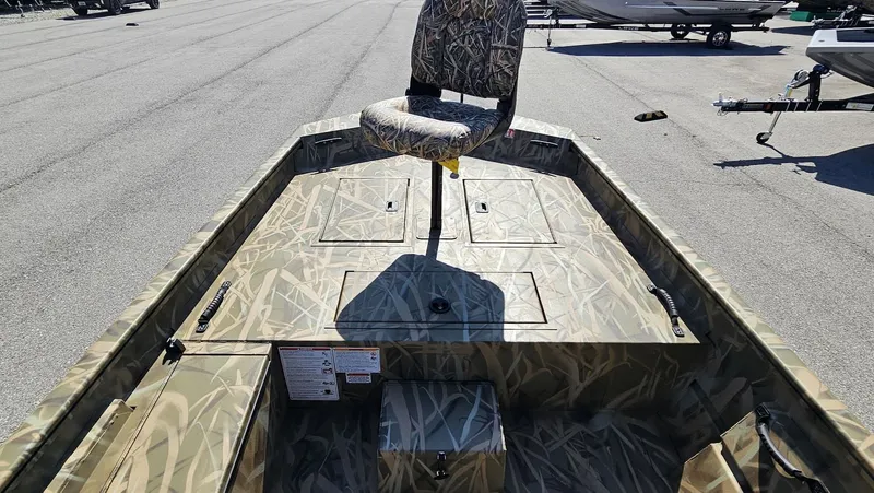 Slide: The Image of Lowe ROUGHNECK 1860 SC 2026 - 23