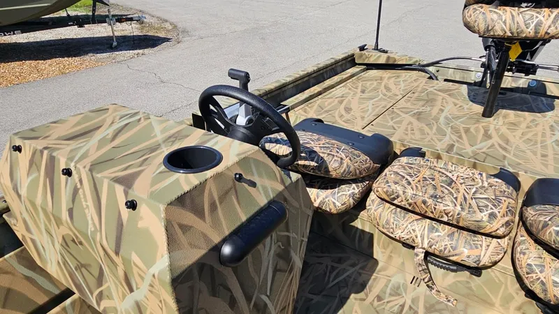 Slide: The Image of Lowe ROUGHNECK 1860 SC 2026 - 24