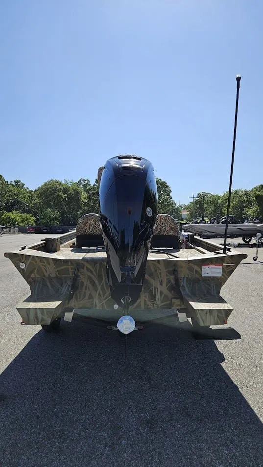 Slide: The Image of Lowe ROUGHNECK 1860 SC 2026 - 7