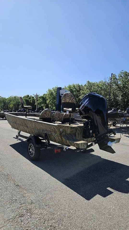 Slide: The Image of Lowe ROUGHNECK 1860 SC 2026 - 8