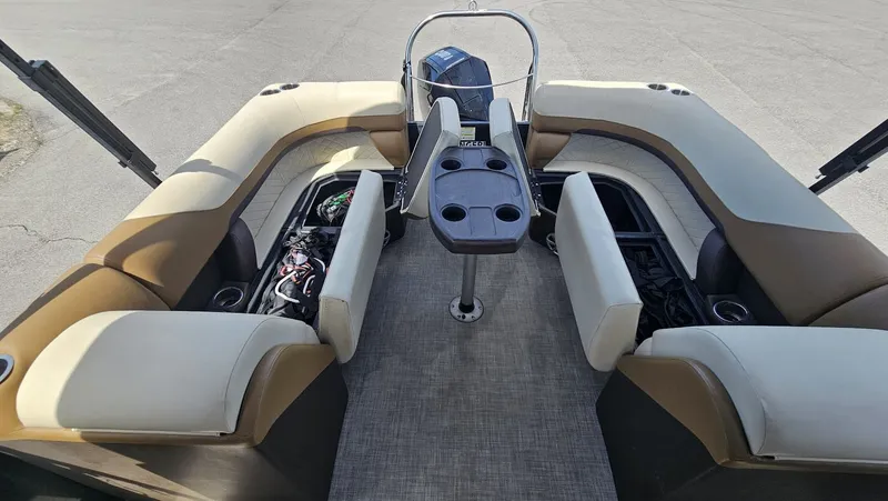 Slide: The Image of Lowe SS270 EXT Walk Thru 2023 - 18