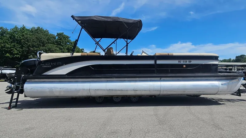 Slide: The Image of Lowe SS270 EXT Walk Thru 2023 - 4