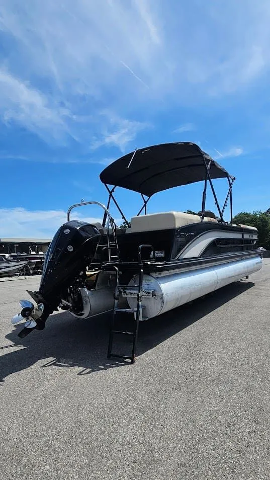 Slide: The Image of Lowe SS270 EXT Walk Thru 2023 - 5