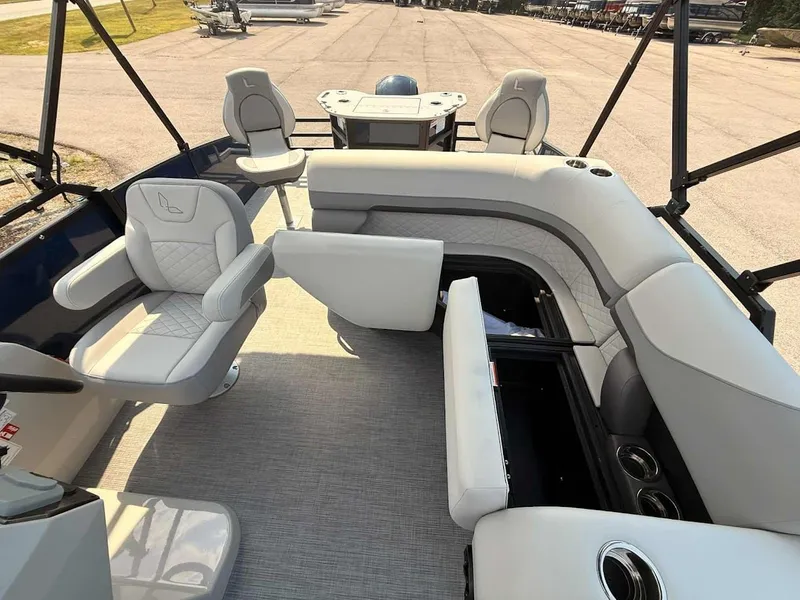 Slide: The Image of Lowe SF 214 Sport Fish 2026 - 12