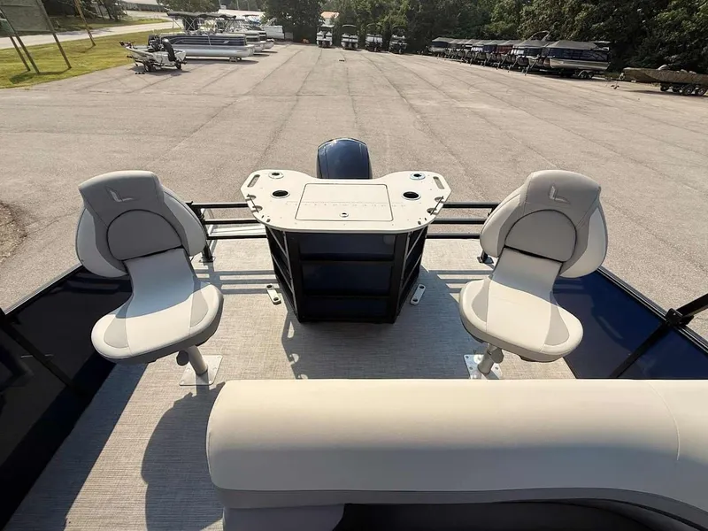 Slide: The Image of Lowe SF 214 Sport Fish 2026 - 13