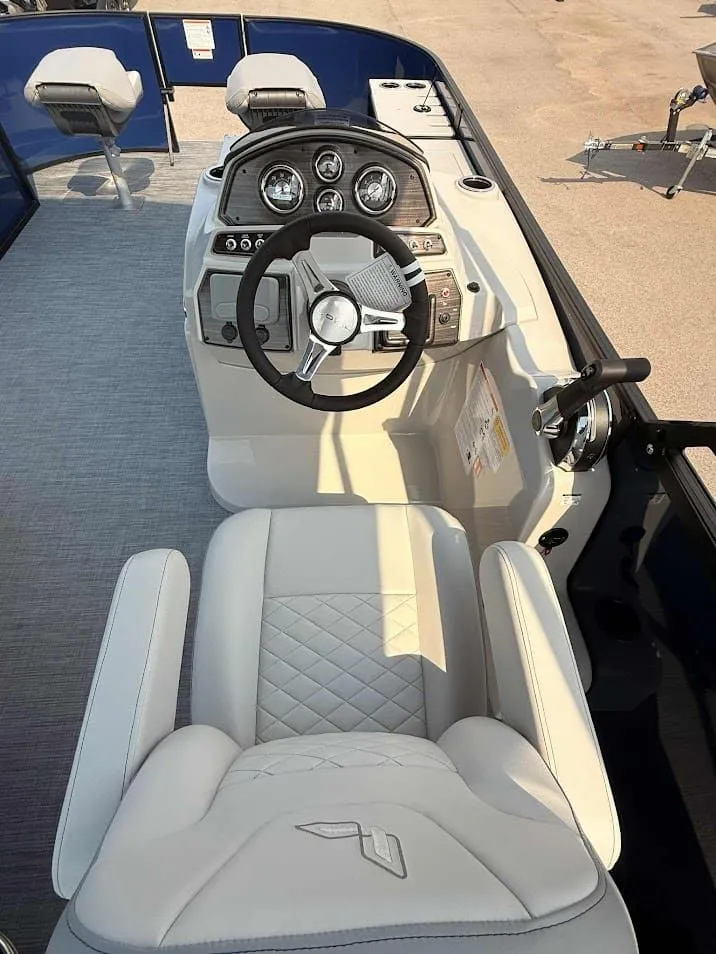 Slide: The Image of Lowe SF 214 Sport Fish 2026 - 27