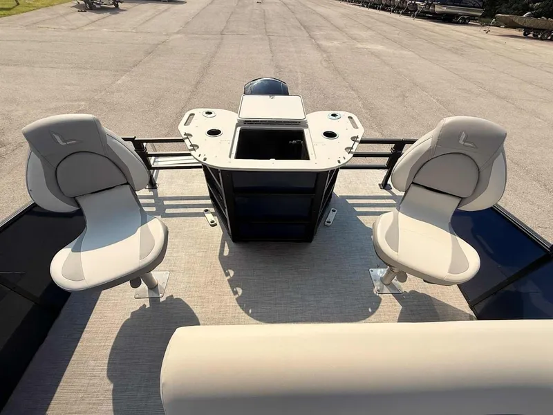 Slide: The Image of Lowe SF 214 Sport Fish 2026 - 32