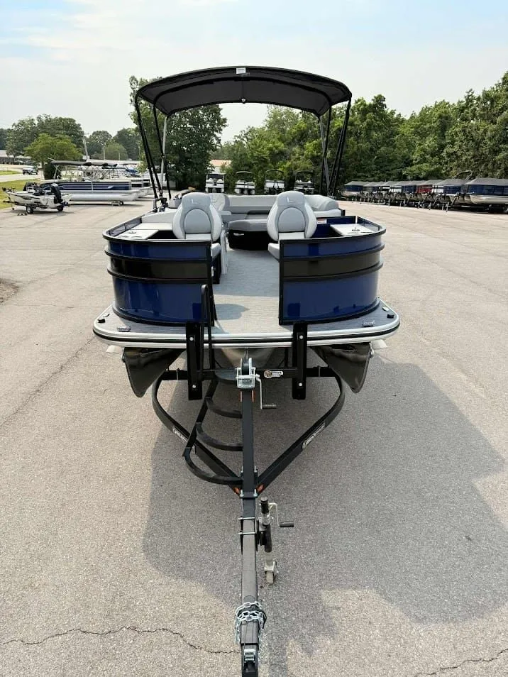 Slide: The Image of Lowe SF 214 Sport Fish 2026 - 8