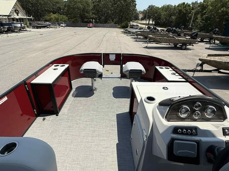 Slide: The Image of Lowe SF 214 Sport Fish 2026 - 12