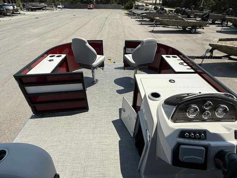 Slide: The Image of Lowe SF 214 Sport Fish 2026 - 13