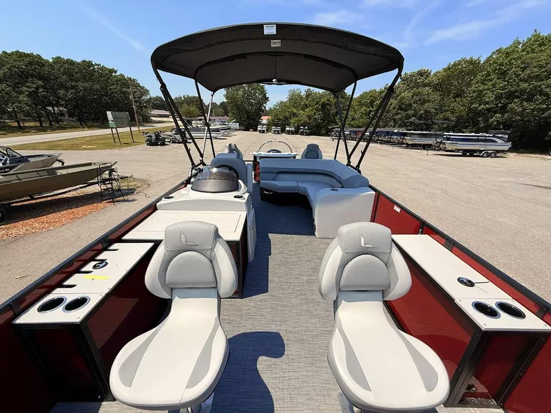 Slide: The Image of Lowe SF 214 Sport Fish 2026 - 14