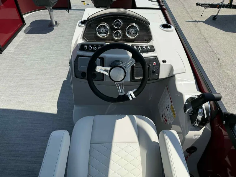 Slide: The Image of Lowe SF 214 Sport Fish 2026 - 6