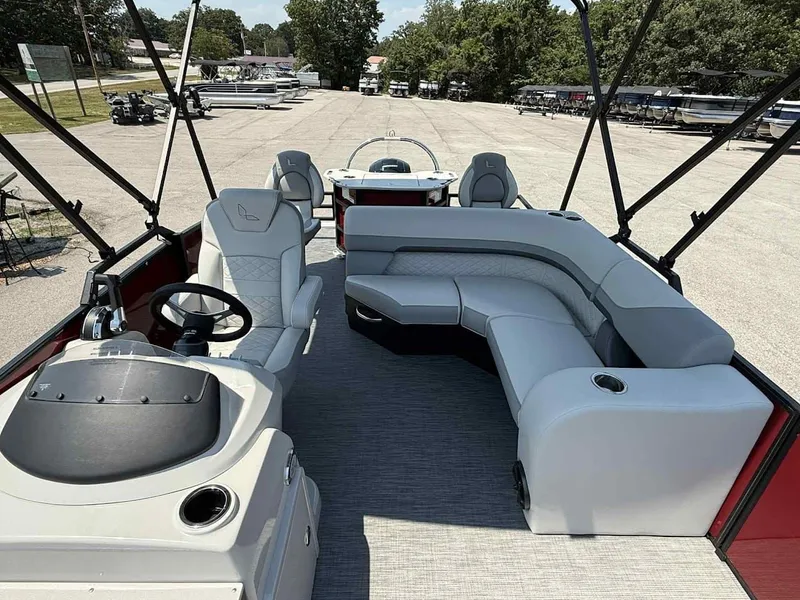 Slide: The Image of Lowe SF 214 Sport Fish 2026 - 8