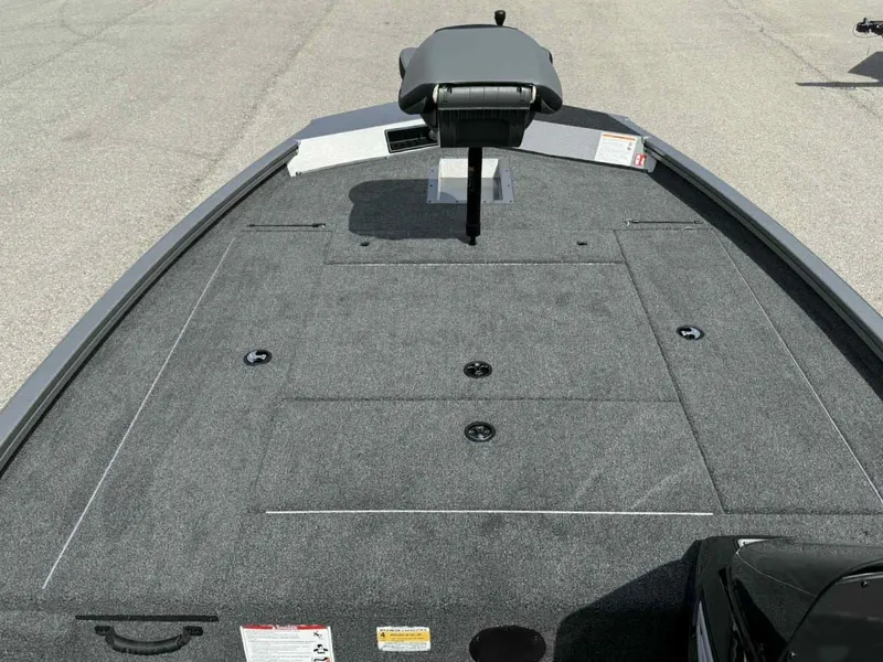 Slide: The Image of Lowe Stinger 195C 2026 - 17