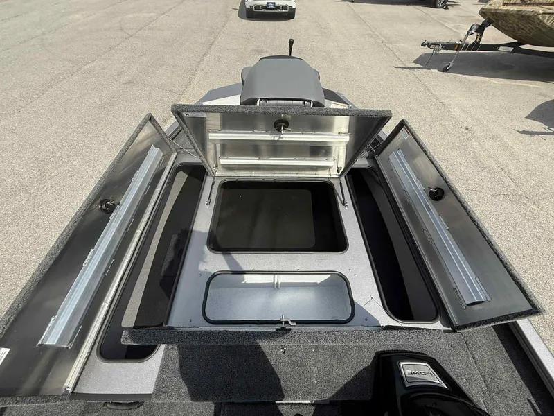 Slide: The Image of Lowe Stinger 195C 2026 - 18