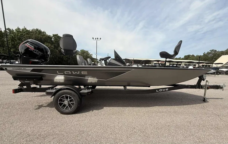 Slide: The Image of Lowe Stinger 195C 2026 - 4