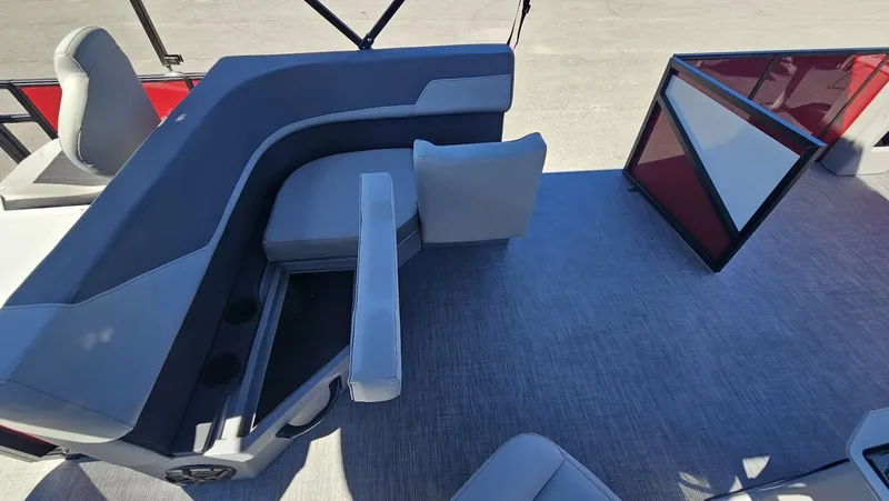 Slide: The Image of Lowe LF 214 2026 - 20