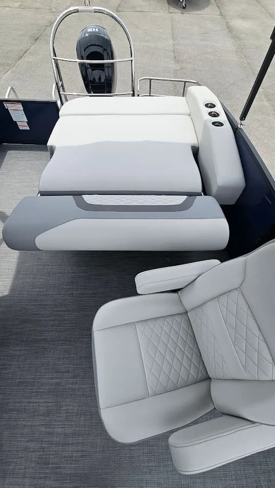 Slide: The Image of Lowe SS210 DH CL 2025 - 21