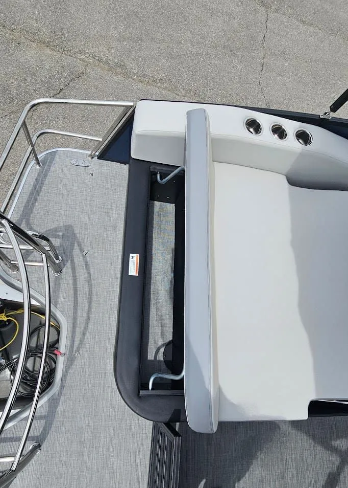 Slide: The Image of Lowe SS210 DH CL 2025 - 23