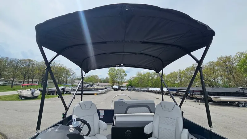 Slide: The Image of Lowe SS210 DH CL 2025 - 28