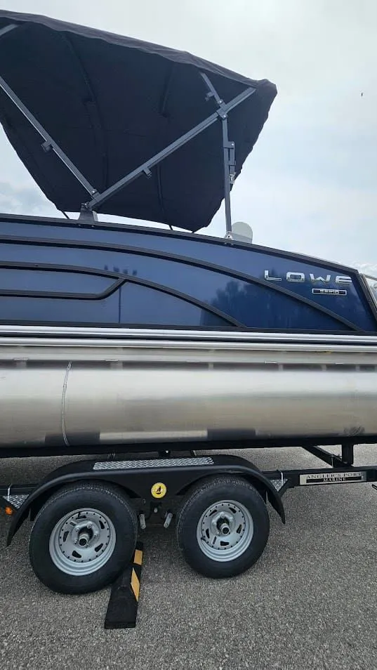 Slide: The Image of Lowe SS210 DH CL 2025 - 9