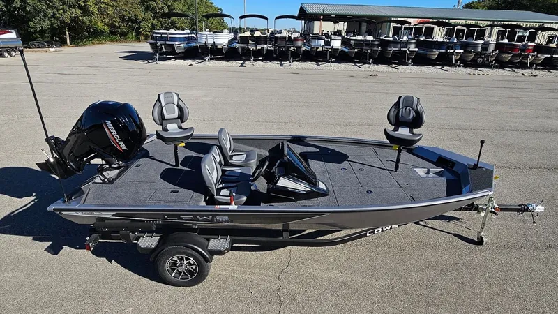 Slide: The Image of Lowe Stinger 175C 2026 - 5