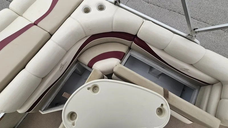 Slide: The Image of Interior of a 2000 Bennington 2050LX pontoon boat. - 17