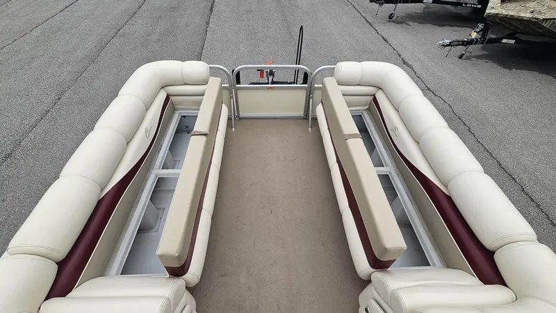 Slide: The Image of Interior of a 2000 Bennington 2050LX pontoon boat. - 21