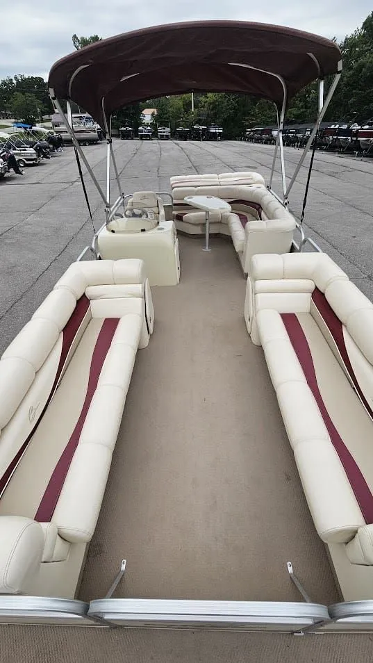 Slide: The Image of 2000 Bennington 2050LX pontoon boat with beige and red interior. - 23