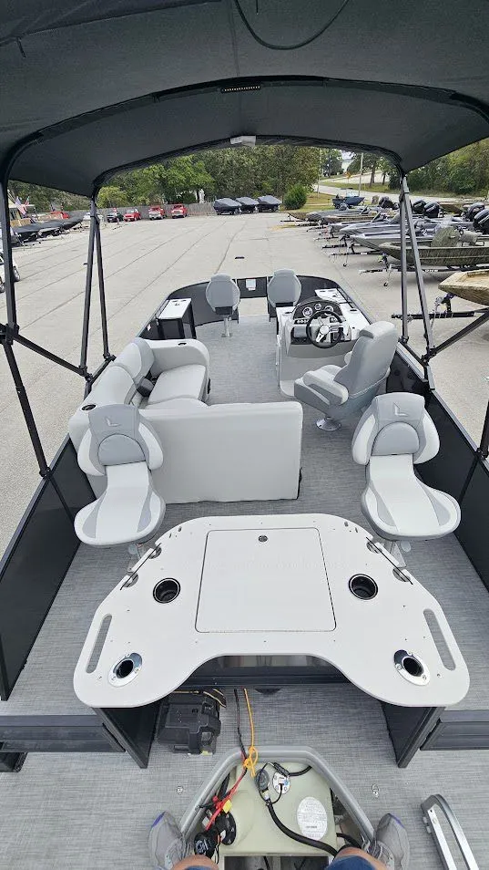 Slide: The Image of Lowe SF 214 Sport Fish 2026 - 15