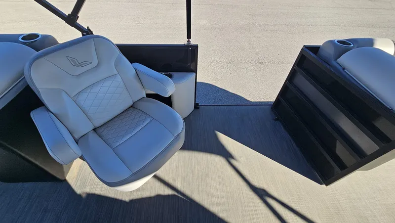 Slide: The Image of Lowe Ss 250 2023 - 16