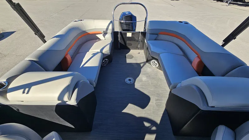 Slide: The Image of Lowe Ss 250 2023 - 17