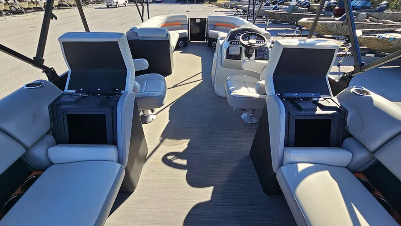 Slide: The Image of Lowe Ss 250 2023 - 20