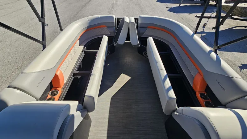 Slide: The Image of Lowe Ss 250 2023 - 22