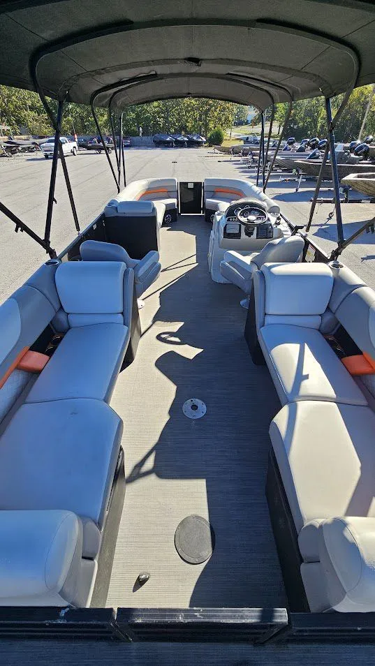 Slide: The Image of Lowe Ss 250 2023 - 28