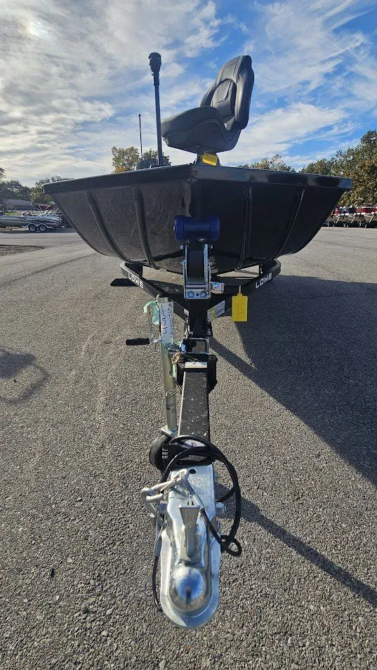 Slide: The Image of Lowe Stinger 175C 2026 - 10