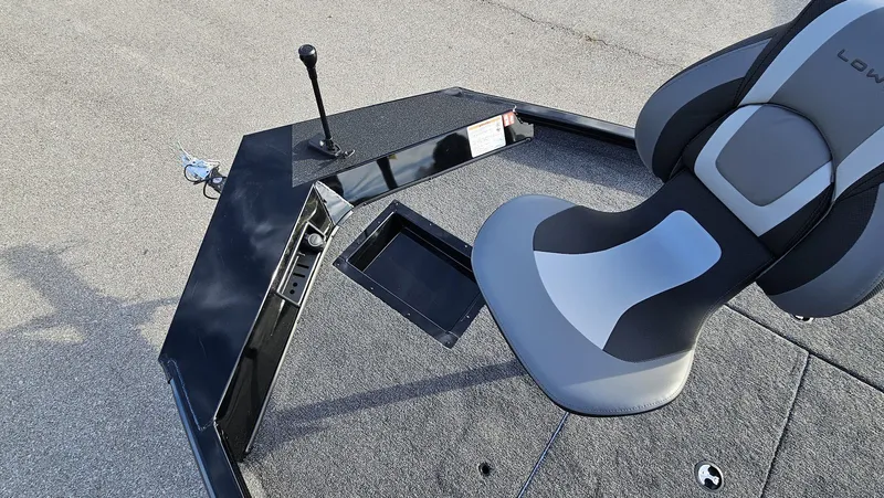 Slide: The Image of Lowe Stinger 175C 2026 - 21