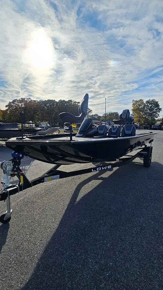 Slide: The Image of Lowe Stinger 175C 2026 - 9