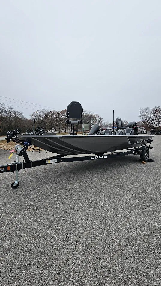 Slide: The Image of Lowe Stinger 195C 2026 - 10