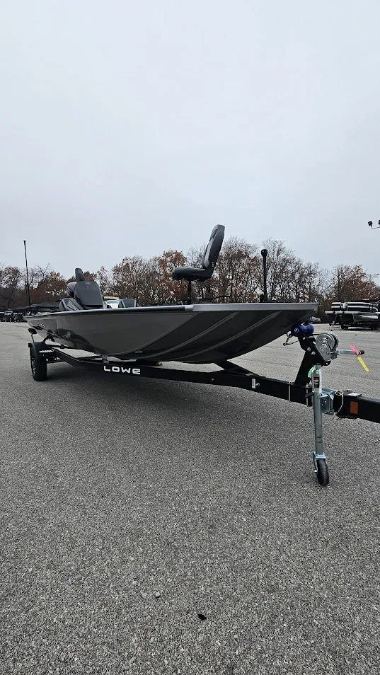 Slide: The Image of Lowe Stinger 195C 2026 - 12