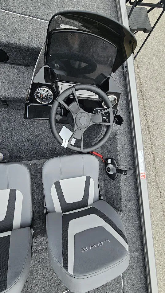 Slide: The Image of Lowe Stinger 195C 2026 - 13