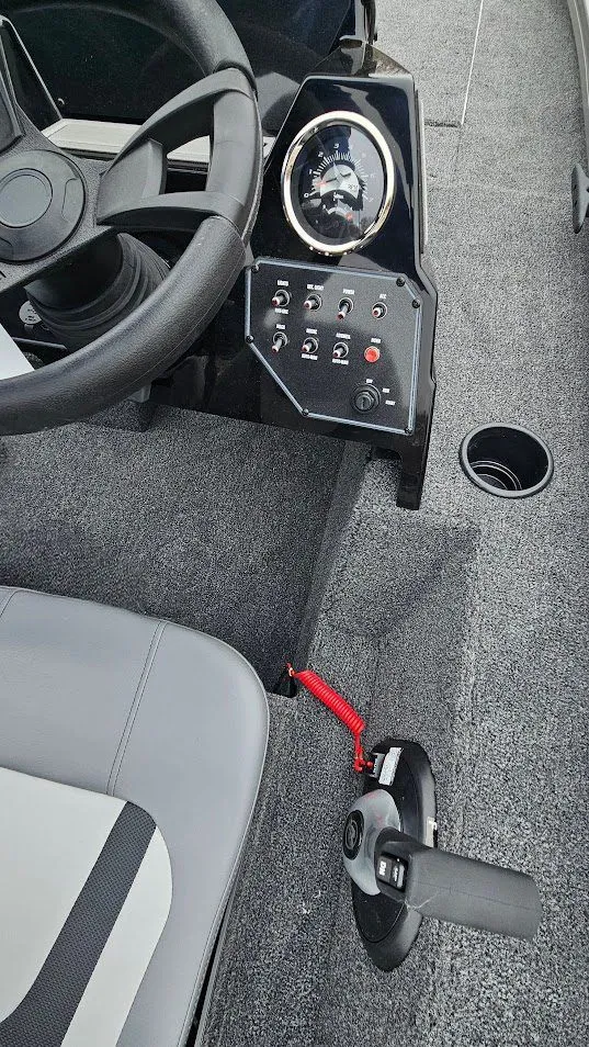 Slide: The Image of Lowe Stinger 195C 2026 - 14