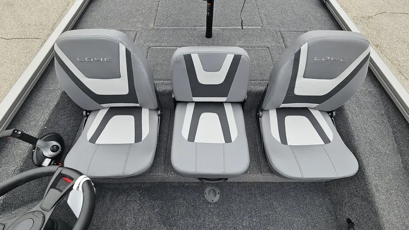 Slide: The Image of Lowe Stinger 195C 2026 - 16