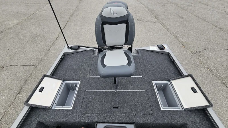 Slide: The Image of Lowe Stinger 195C 2026 - 18