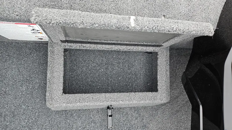 Slide: The Image of Lowe Stinger 195C 2026 - 22